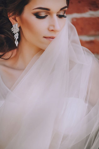 Дыхание бохо в цвете марсала, макияж невесты