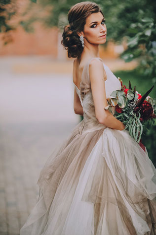 Дыхание бохо в цвете марсала, образ невесты