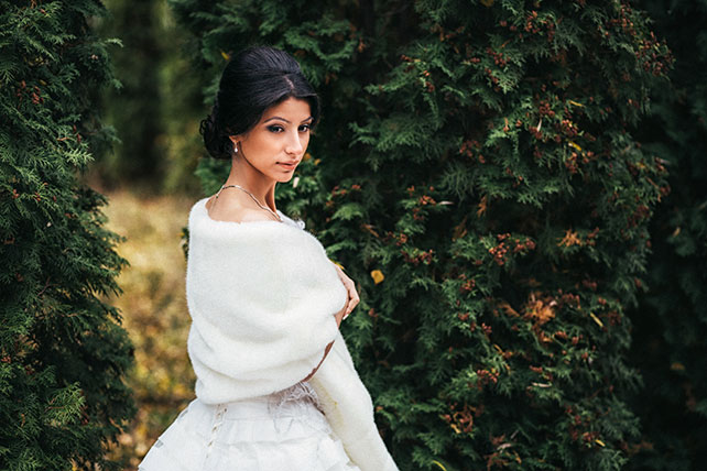 Большая греческая свадьба, невеста в парке