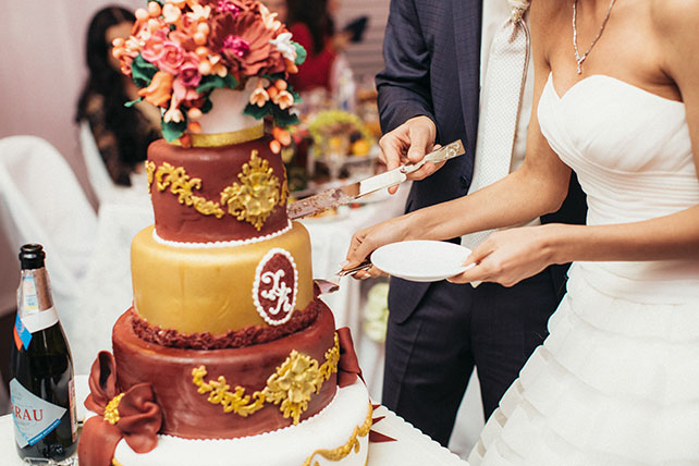 Большая греческая свадьба, разрезание свадебного торта