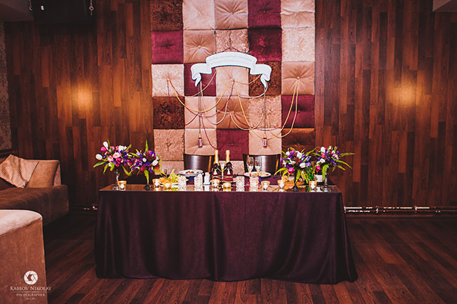 черничная свадьба, стол молодоженов