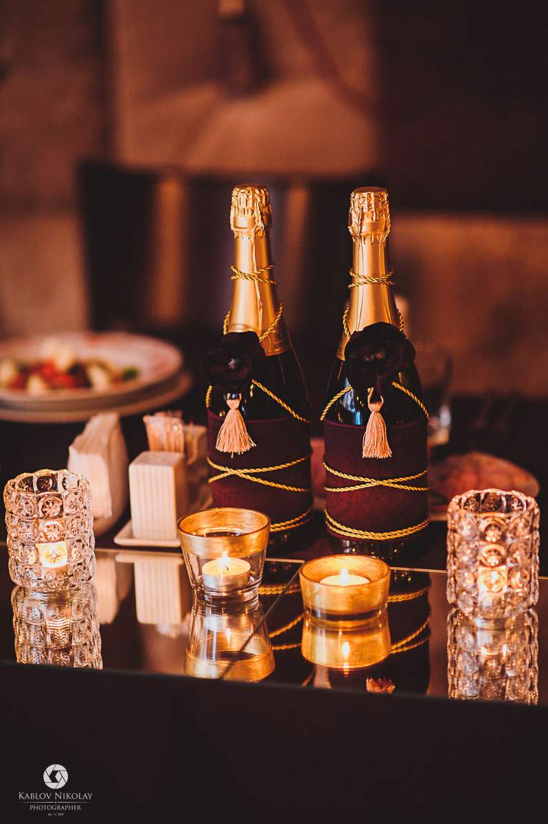 черничная свадьба, декор шампанского