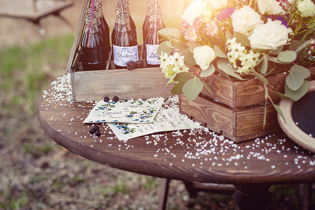 Очарование ранней весны, черничная свадьба Натальи и Сергея, декор места фотосессии жениха и невесты