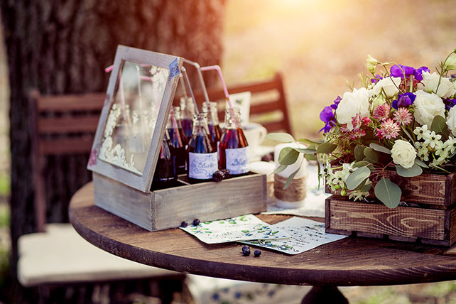 Очарование ранней весны, черничная свадьба Натальи и Сергея, декор места фотосессии жениха и невесты