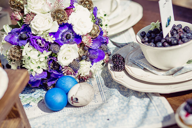Очарование ранней весны, черничная свадьба Натальи и Сергея, декор места фотосессии жениха и невесты