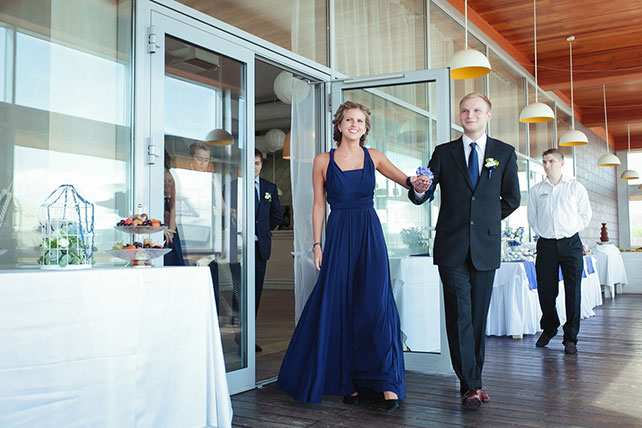 Элегантная черничная свадьба, церемония бракосочетания, подружки невесты, друзья жениха