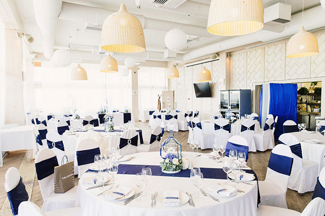 Элегантная черничная свадьба, декор банкетного зала