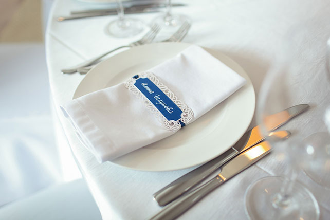 Элегантная черничная свадьба, сервировка стола, банкетный зал