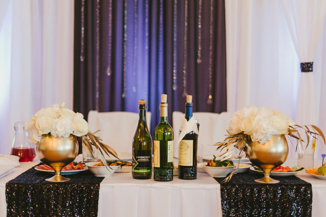 черно-белая свадьба, стол молодоженов