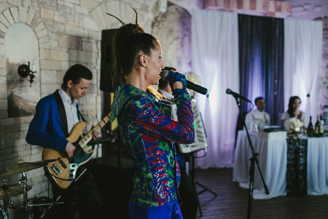 черно-белая свадьба, певица на свадьбе