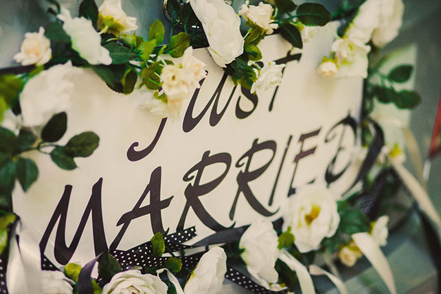 Тёплое ретро: свадьба Антона и Александры, декор свадебного автомобиля