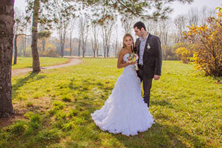 фотосессия жениха и невесты в саду