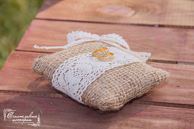 Подушечка для колец в рустикальном стиле