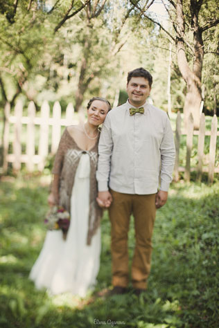 Деревенская простота, жених с невестой