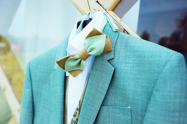 Деревенская свадьба в стиле рустик, костюм жениха