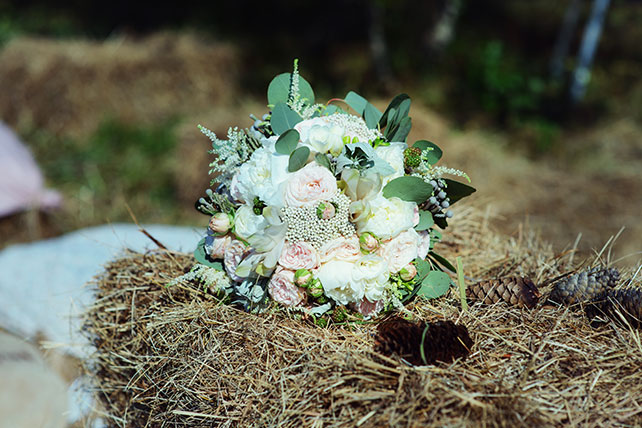 Деревенская свадьба в стиле рустик, букет невесты