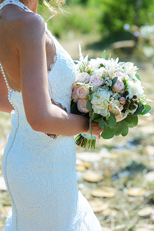 Деревенская свадьба в стиле рустик, букет невесты