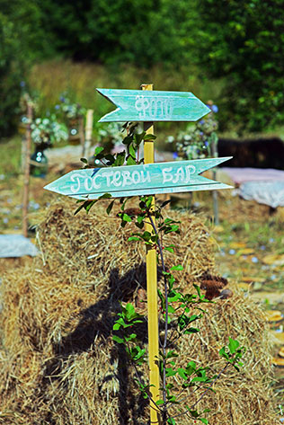 Деревенская свадьба в стиле рустик, указатели