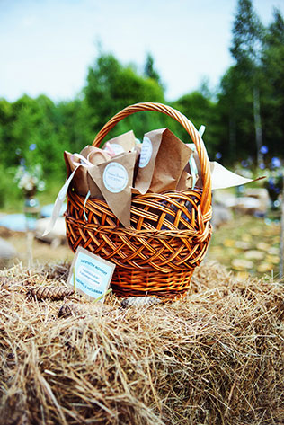 Деревенская свадьба в стиле рустик, кульки для гостей