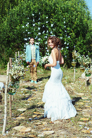 Деревенская свадьба в стиле рустик, встреча жениха и невесты