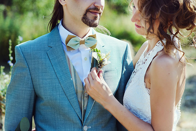 Деревенская свадьба в стиле рустик, бутоньерка жениха