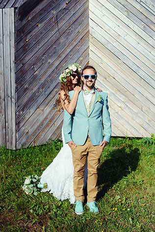 Деревенская свадьба в стиле рустик, невеста и жених