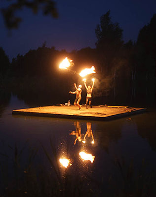 Деревенская свадьба в стиле рустик, огненное шоу