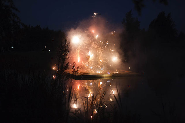 Деревенская свадьба в стиле рустик, фейерверк