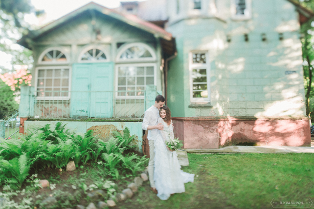 Невеста у старой немецкой усадьбы