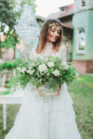 Невеста с корзиной цветов