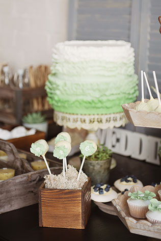 свадьба в стиле эко-шик, сладкий стол