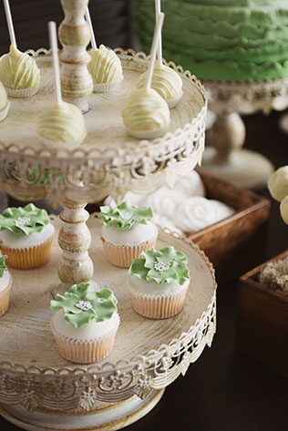 свадьба в стиле эко-шик, сладкий стол