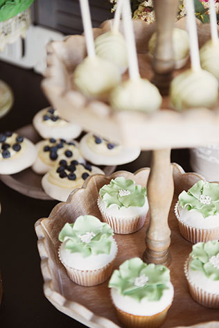 свадьба в стиле эко-шик, сладкий стол