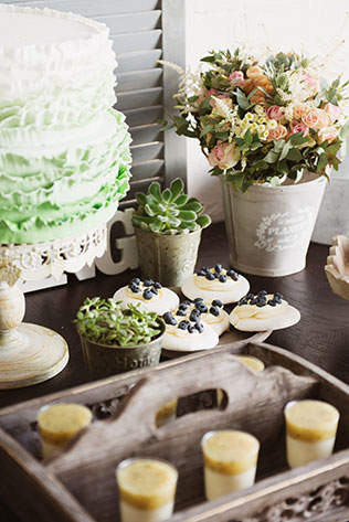 свадьба в стиле эко-шик, сладкий стол