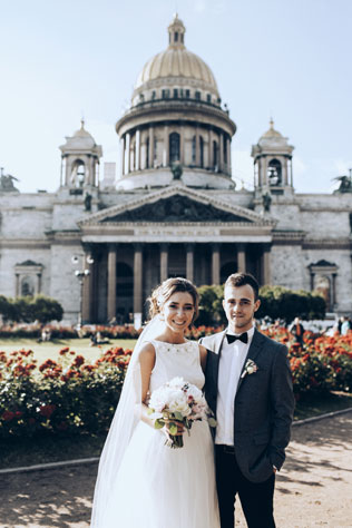 Элегантная свадьба, прогулка по городу молодоженов