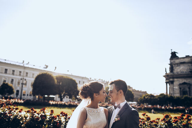 Элегантная свадьба, прогулка по городу молодоженов