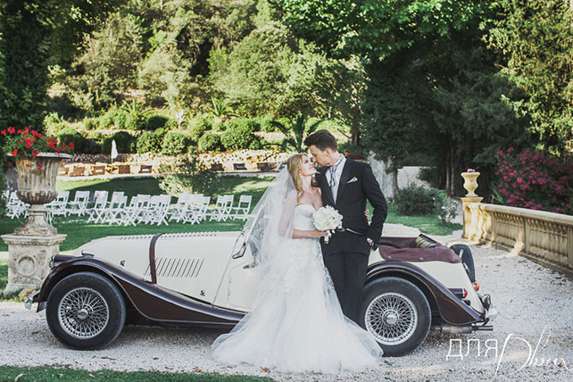 Романтика во Франции, свадьба Елены Кулецкой и Станислава Романовского, фотосессия жениха и невесты у автомобиля