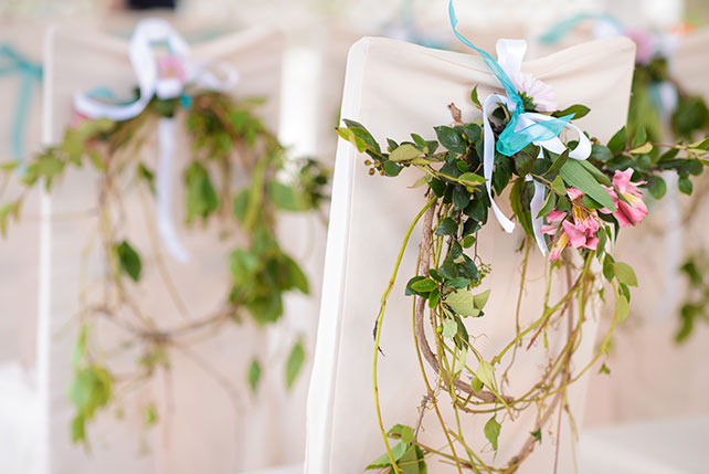 Эльфийская свадьба Екатерины и Ильи, декор места торжественного бракосочетания цветами и листьями