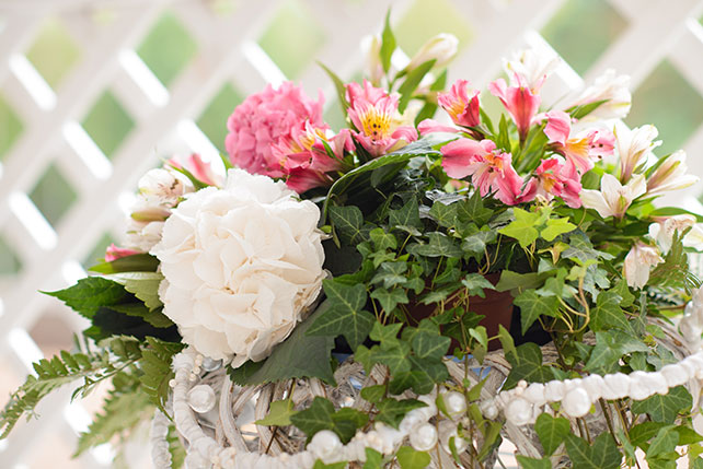 Эльфийская свадьба Екатерины и Ильи, декор места торжественного бракосочетания цветами и листьями