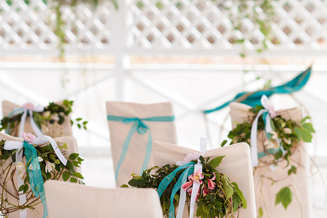 Эльфийская свадьба Екатерины и Ильи, декор места торжественного бракосочетания цветами и листьями