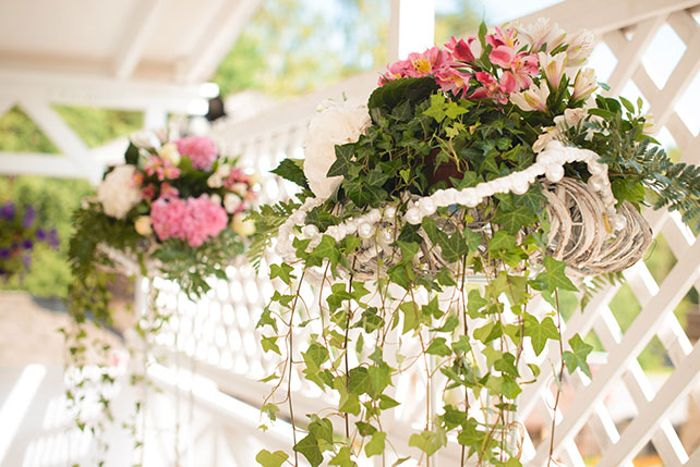 Эльфийская свадьба Екатерины и Ильи, декор места торжественного бракосочетания цветами и листьями