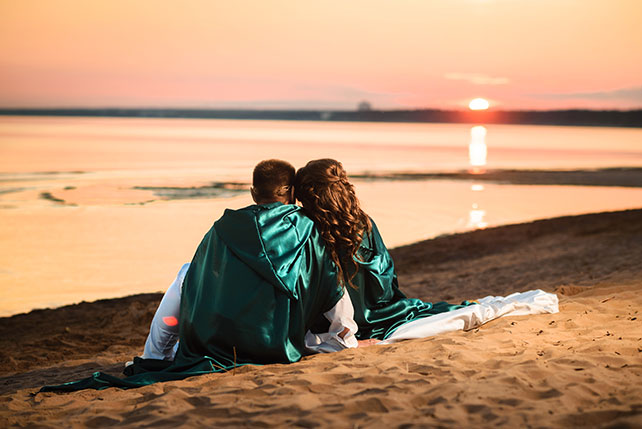 Эльфийская свадьба Екатерины и Ильи, молодожены смотрят на закат