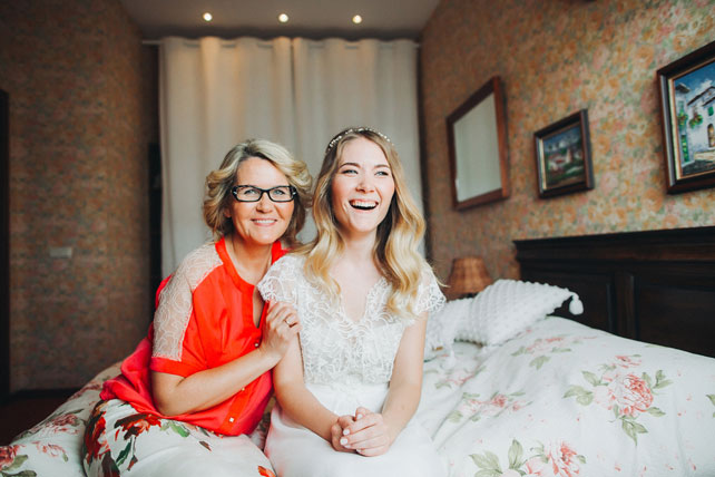 Фуршетная свадьба, невеста с мамой