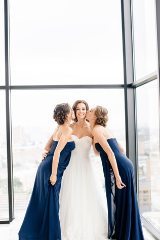 Гармония цветов, невеста с подружками