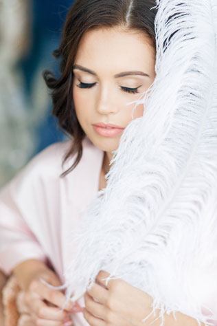 Гармония цветов, невеста с пером