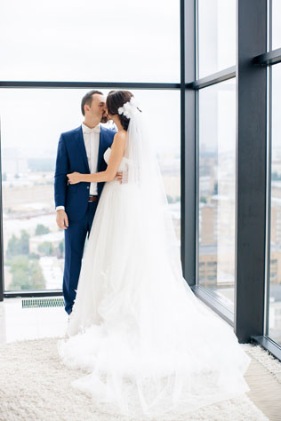 Гармония цветов, встреча жениха и невесты