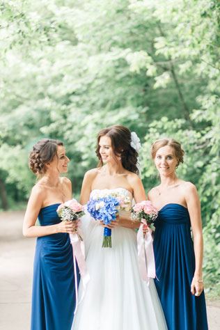Гармония цветов, невеста с подружками