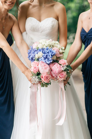 Гармония цветов, невеста с подружками