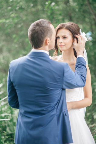 Гармония цветов, жених и невеста