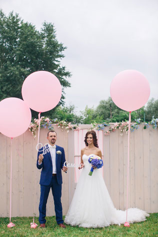 Гармония цветов, фотозона с большими шарами